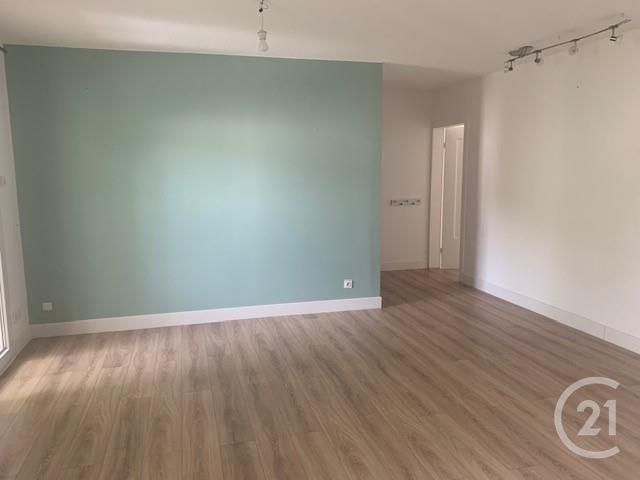 Appartement F4 à louer - 4 pièces - 75.14 m2 - CHAMBRAY LES TOURS - 37 - CENTRE - Century 21 Agence Grand Sud