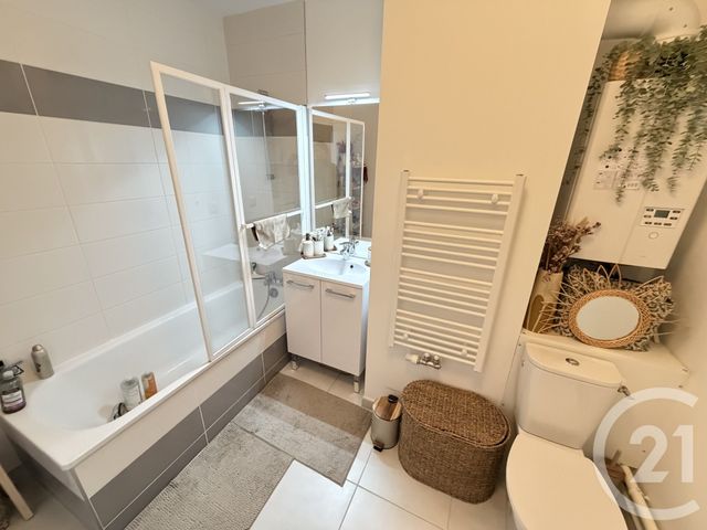 Appartement F3 à louer - 3 pièces - 64.77 m2 - CHAMBRAY LES TOURS - 37 - CENTRE - Century 21 Agence Grand Sud